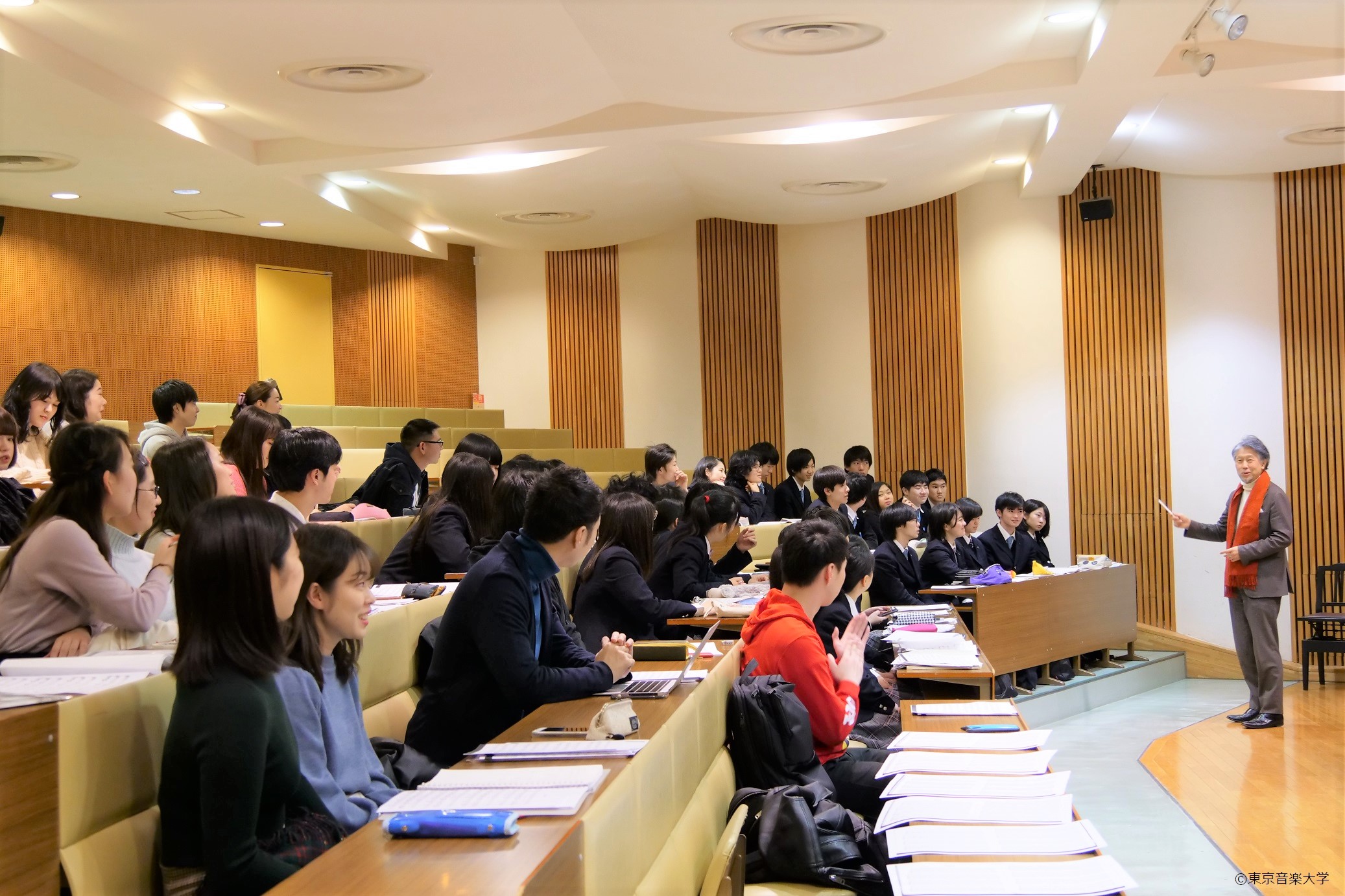東京音楽大学とクラーク記念国際高校との連携授業「ヴォイストレーニング」の初年度最終講義