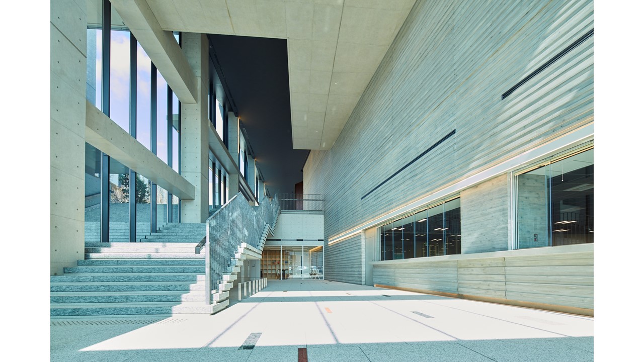 中目黒・代官山キャンパス 2021年日本コンクリート工学会賞受賞。第61回BCS賞、2020年度グッドデザイン賞、第28回緑の環境プラン大賞に続き