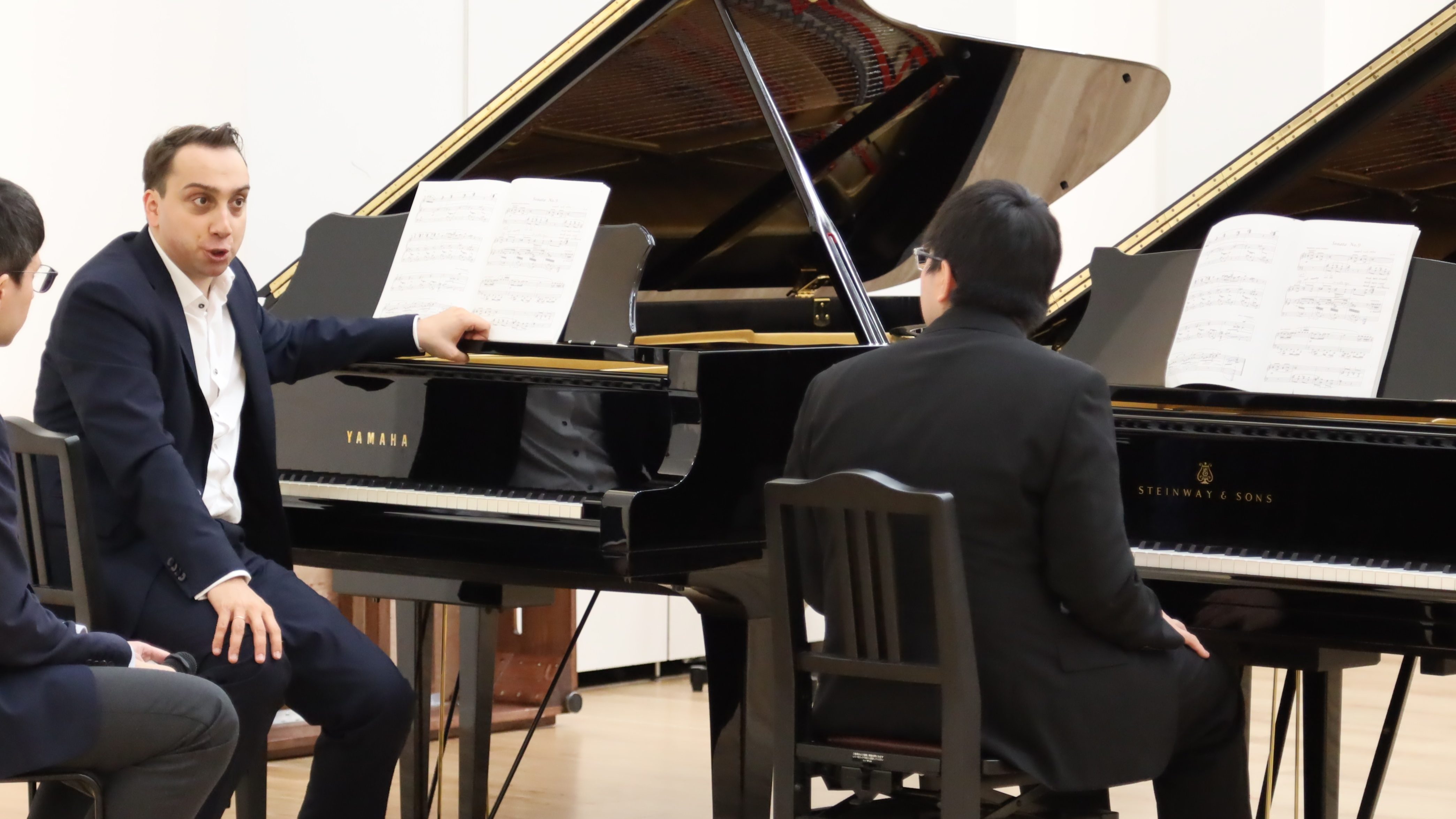 ミロスラフ クルティシェフ氏による「作品解釈」の授業が行われました