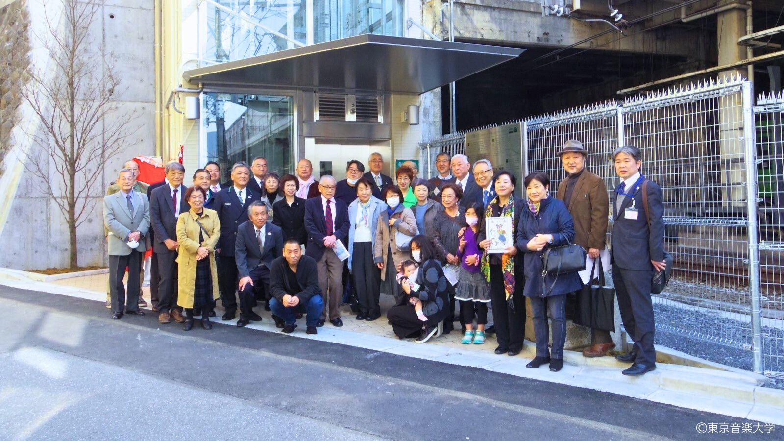 目白駅のエレベーター「銀鈴の塔」が今日開通。鐘から流れる音の制作を本学教員が担当しました